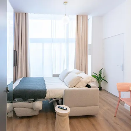 Modern In The 10th District Apartment