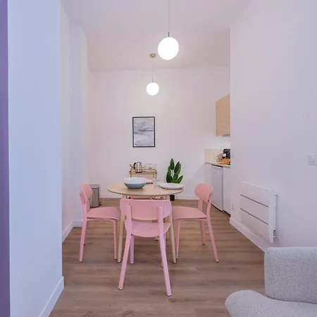 Modern In The 10th District * Paris