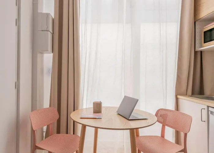 Apartament Modern In The 10th District