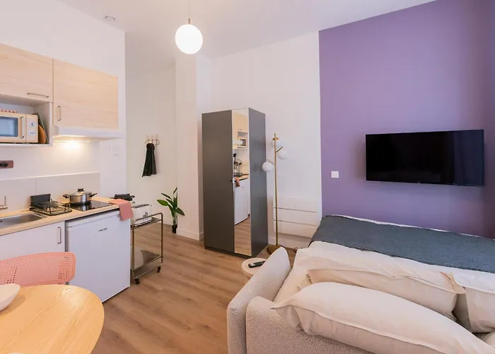 Modern In The 10th District Apartament Paryż