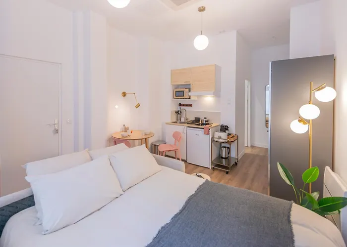 Apartament Modern In The 10th District