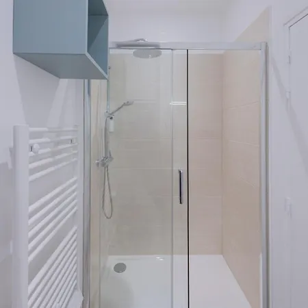 Modern In The 10th District パリ