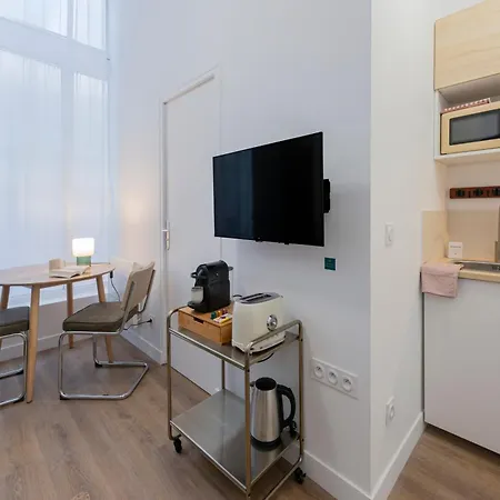 Modern In The 10th District *