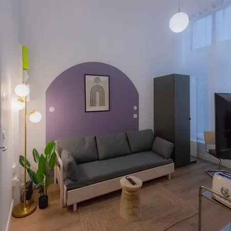 Modern In The 10th District パリ