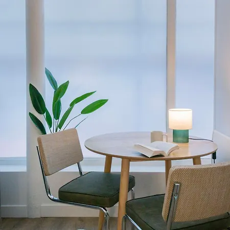 דירה Modern In The 10th District *