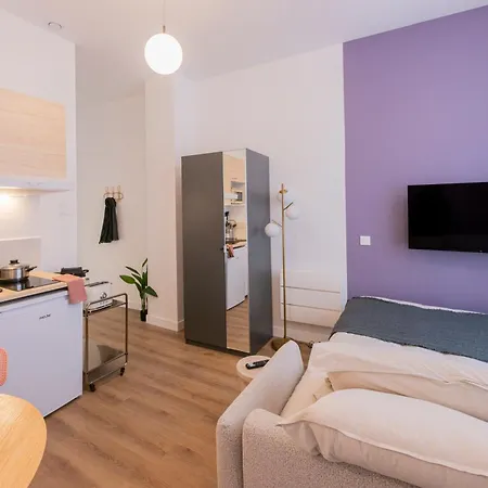 Modern In The 10th District Appartement Paris