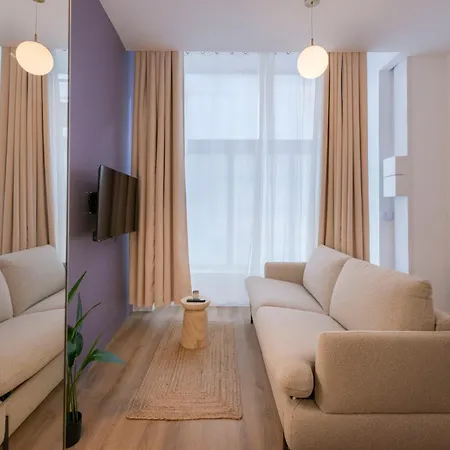 Modern In The 10th District * パリ