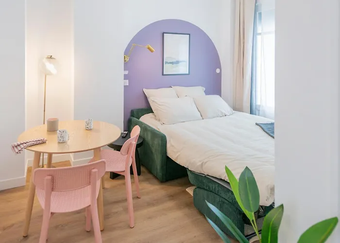 Modern In The 10th District Apartment