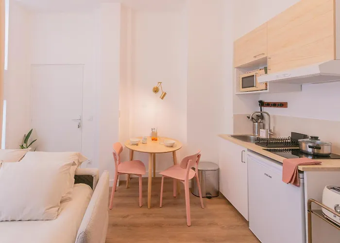 Modern In The 10th District Παρίσι