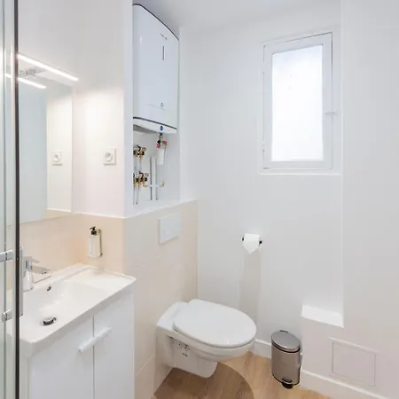 Modern In The 10th District Apartment Paris